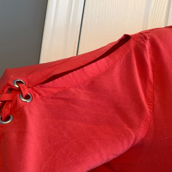 BUY 2 ITEMS GET 1 FREE - Chico’s Cold Shoulder Blouse Sz 12 - Picture 4 of 8